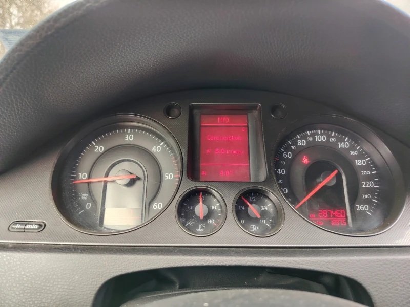 VW Passat, снимка 9 - Автомобили и джипове - 53220400