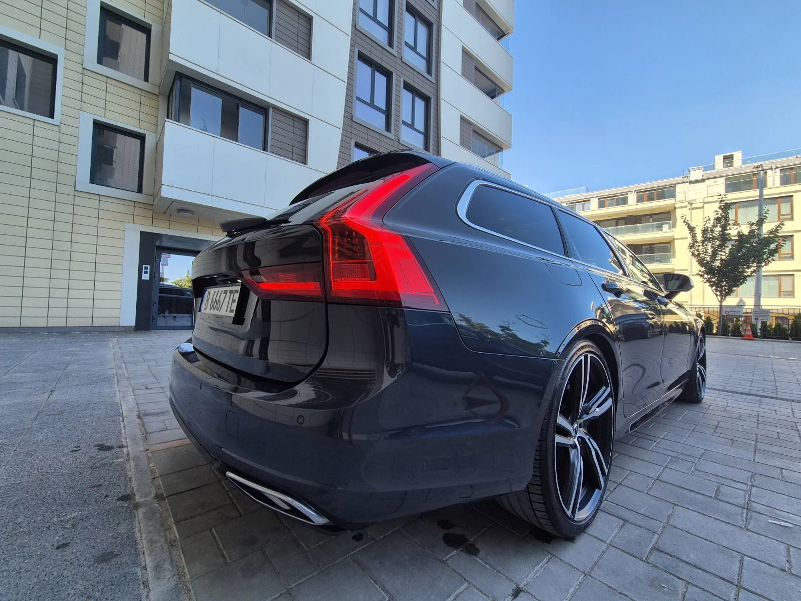 Volvo V90 D4 R-Design - изображение 6