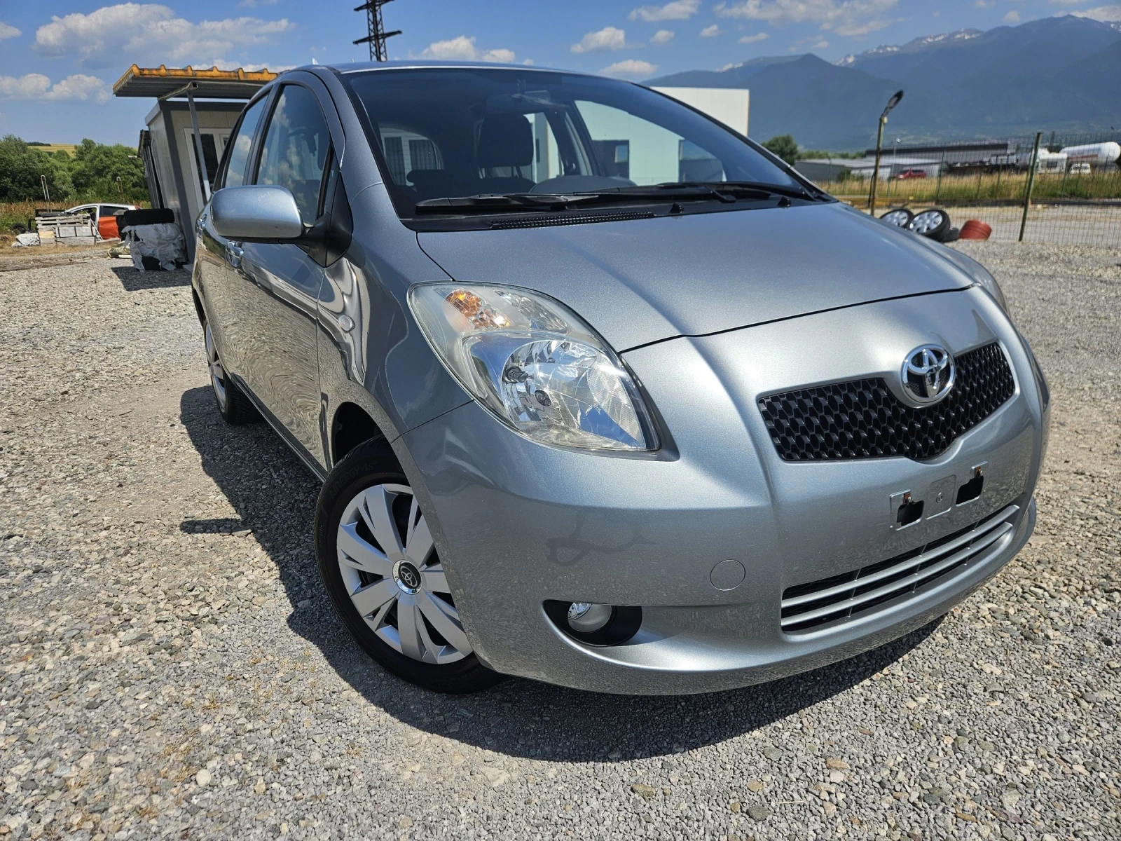 Toyota Yaris 1.3 VVT-I - изображение 3