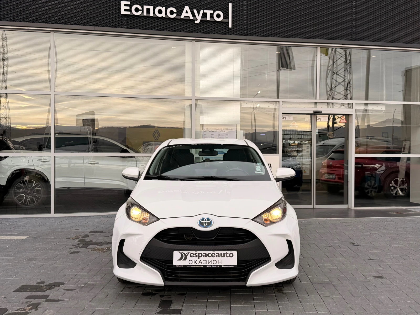 Toyota Yaris 1.5 Hybrid / 115 к.c.  / automat / - изображение 2