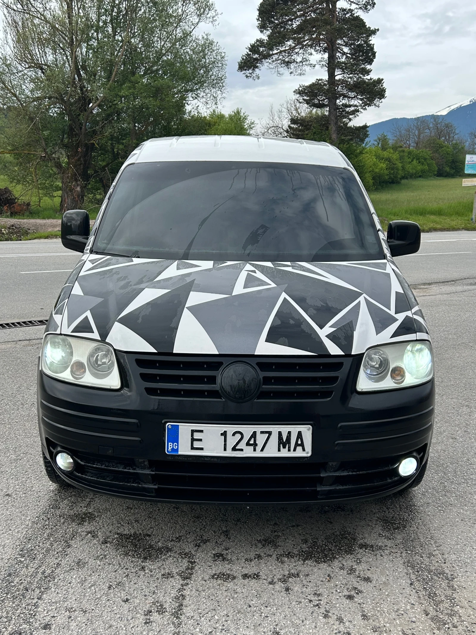 VW Caddy 1.9 TDI DSG, снимка 2 - Автомобили и джипове - 54403506