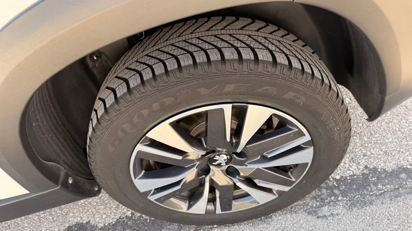 Peugeot 2008, снимка 13 - Автомобили и джипове - 54345858