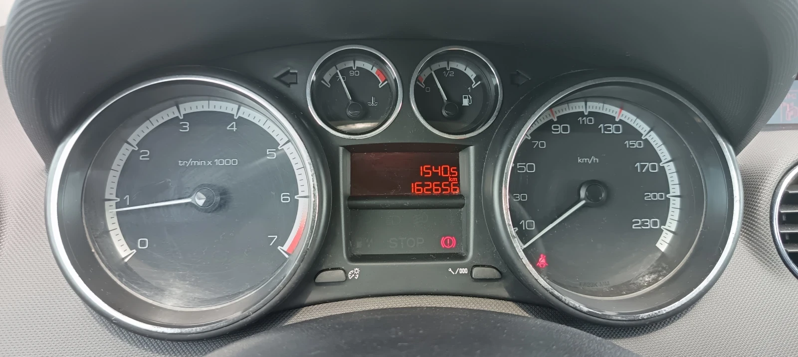 Peugeot 308 1.4 Бензин , снимка 12 - Автомобили и джипове - 54751430