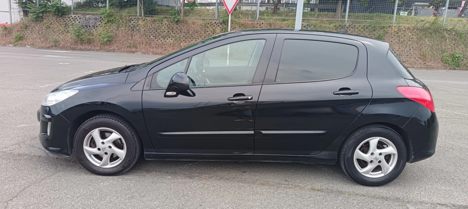 Peugeot 308 1.4 Бензин , снимка 6 - Автомобили и джипове - 54751430