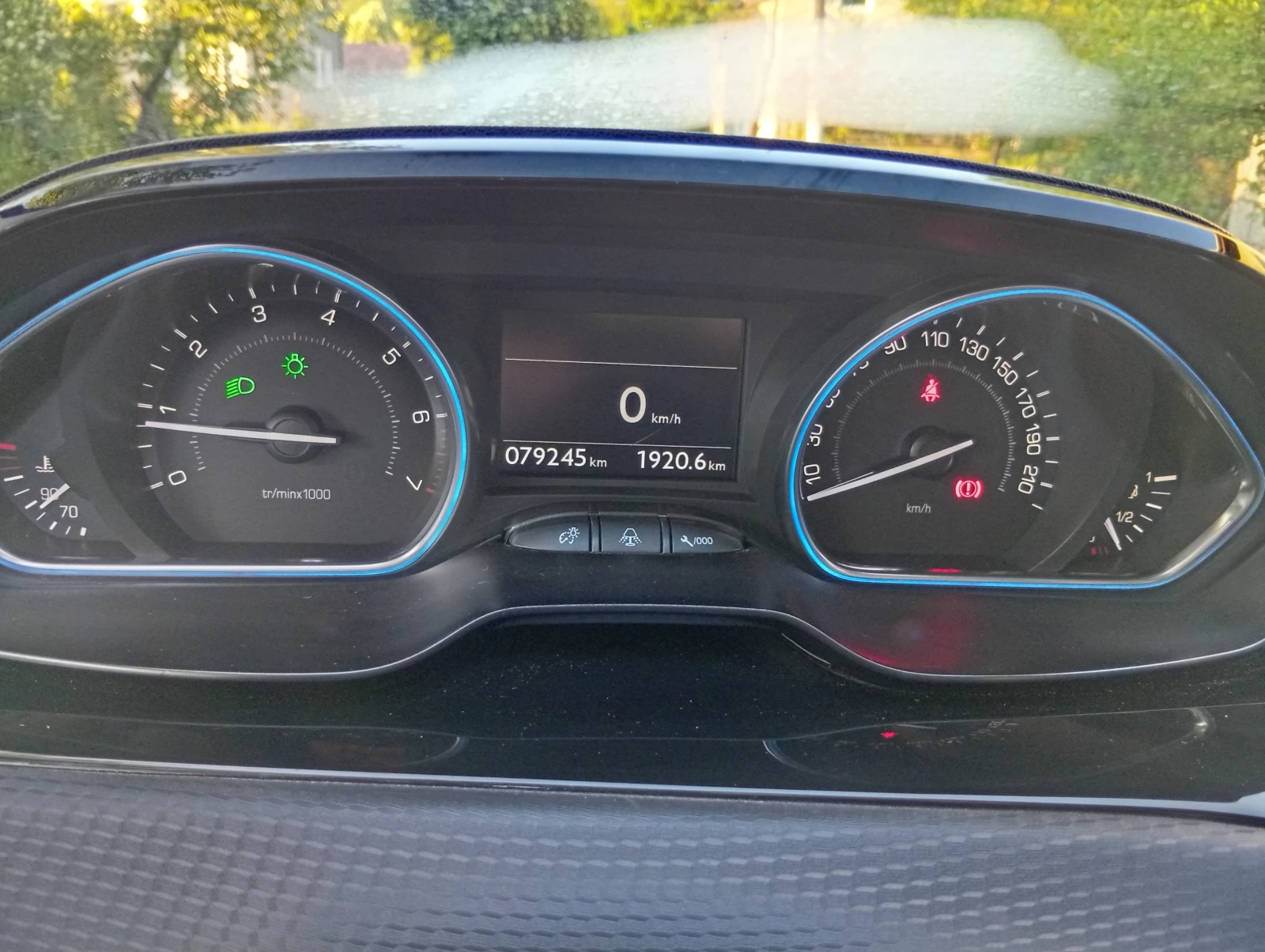 Peugeot 2008 1.6 vti ALLURE 79000 km, снимка 10 - Автомобили и джипове - 54895877