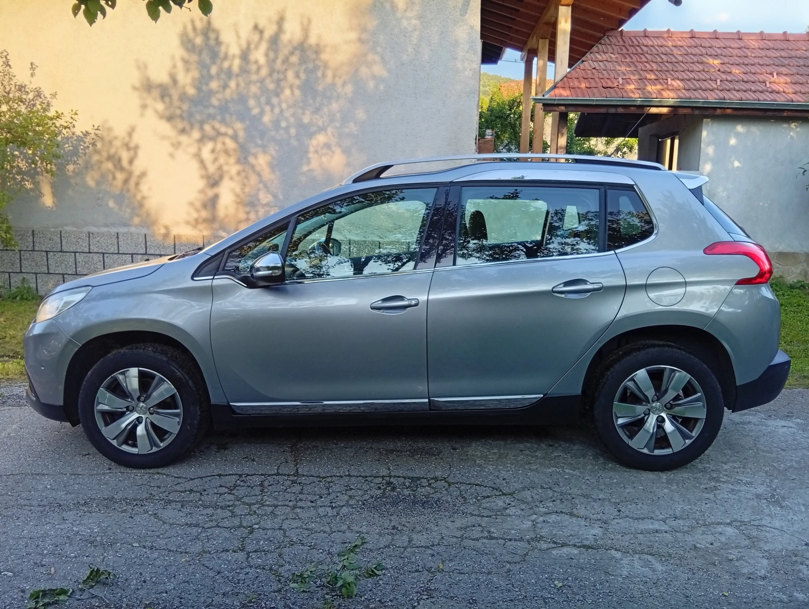 Peugeot 2008 1.6 vti ALLURE 79000 km, снимка 4 - Автомобили и джипове - 54895877