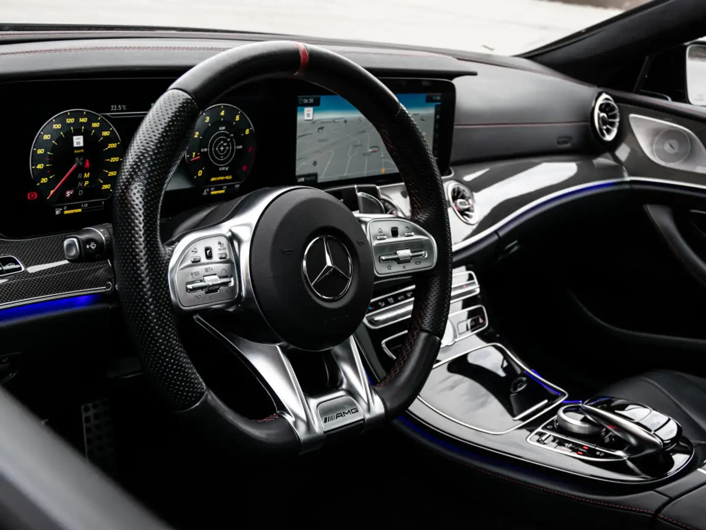 Mercedes-Benz CLS 53 AMG TECH| INTELDRIVE| ROOF| MATTE GREY | RED BELTS| , снимка 13 - Автомобили и джипове - 55095163