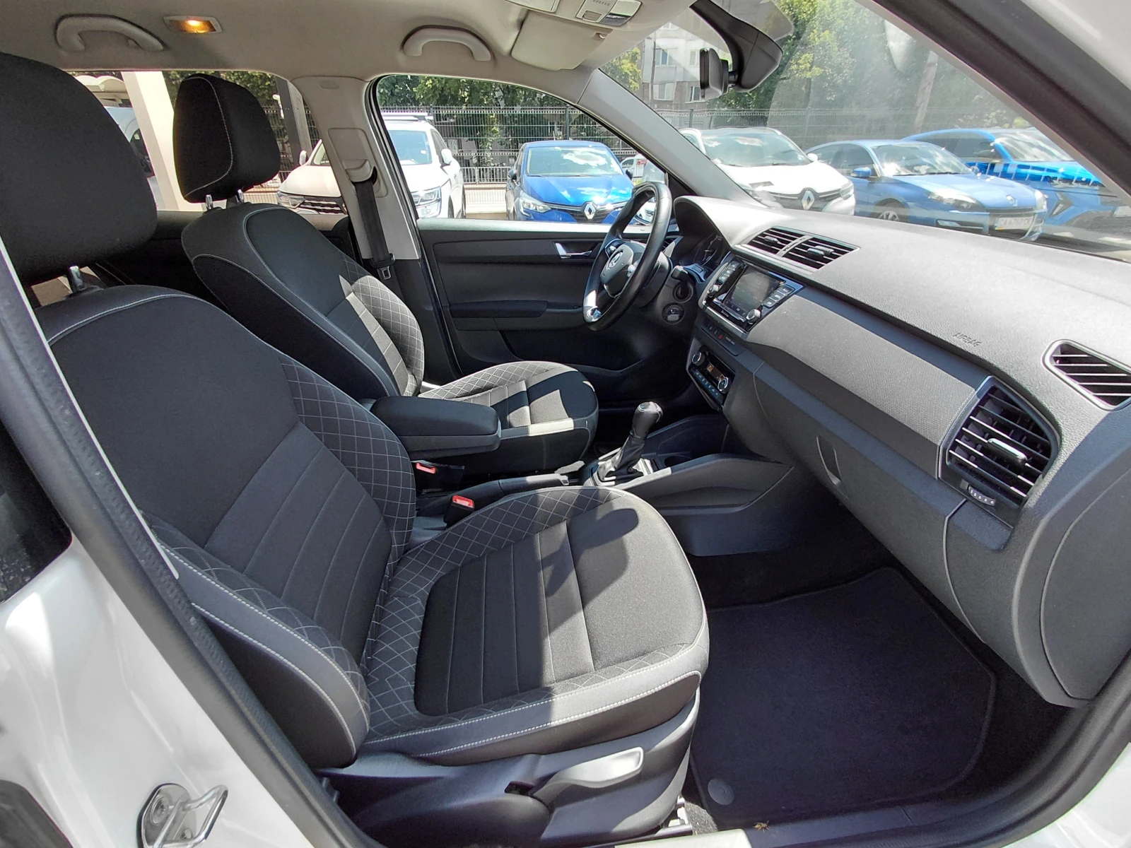 Skoda Fabia 1.0TSi/95k.c./Business / Automatic, снимка 15 - Автомобили и джипове - 55221247