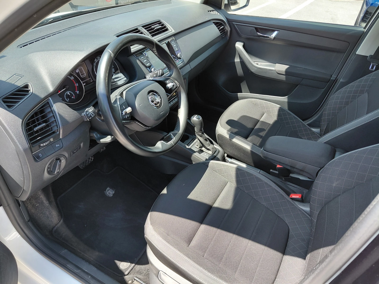 Skoda Fabia 1.0TSi/95k.c./Business / Automatic, снимка 14 - Автомобили и джипове - 55221247