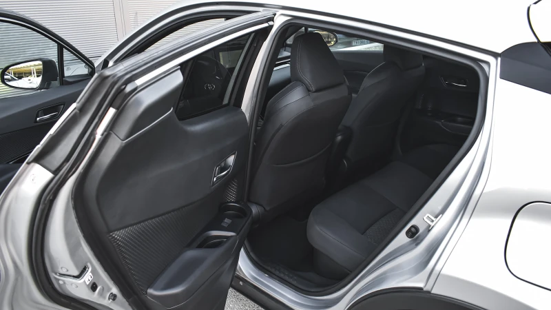 Toyota C-HR 2.0 Hybrid Club Automatic, снимка 9 - Автомобили и джипове - 51263991