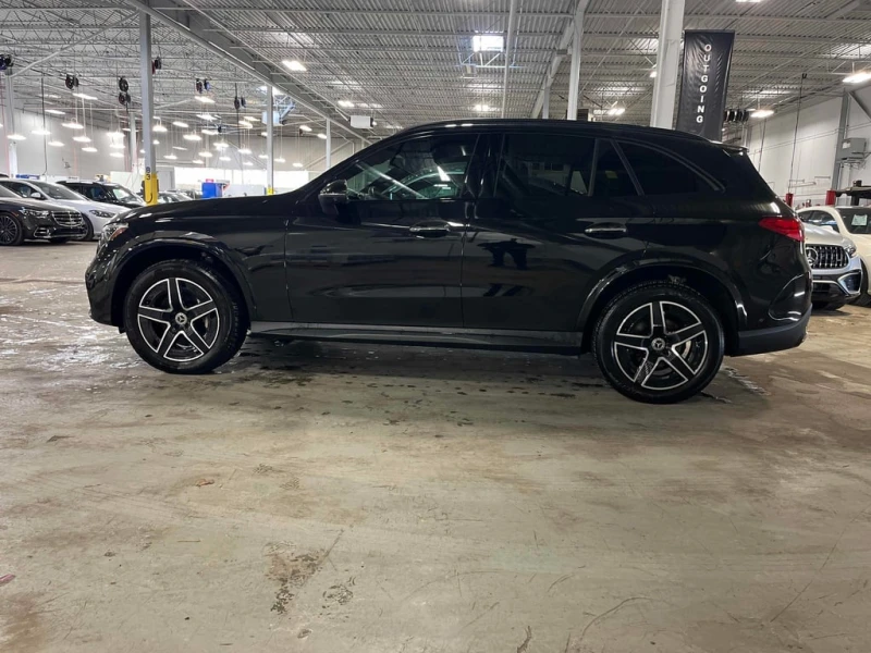 Mercedes-Benz GLC 300 AMG 2023 * CARFAX * БЕЗ ПЪРВОНАЧАЛНА ВНОСКА, снимка 3 - Автомобили и джипове - 52959121
