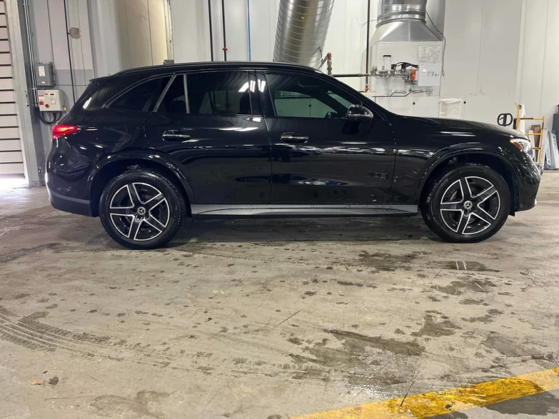 Mercedes-Benz GLC 300 AMG 2023 * CARFAX * БЕЗ ПЪРВОНАЧАЛНА ВНОСКА, снимка 4 - Автомобили и джипове - 52959121
