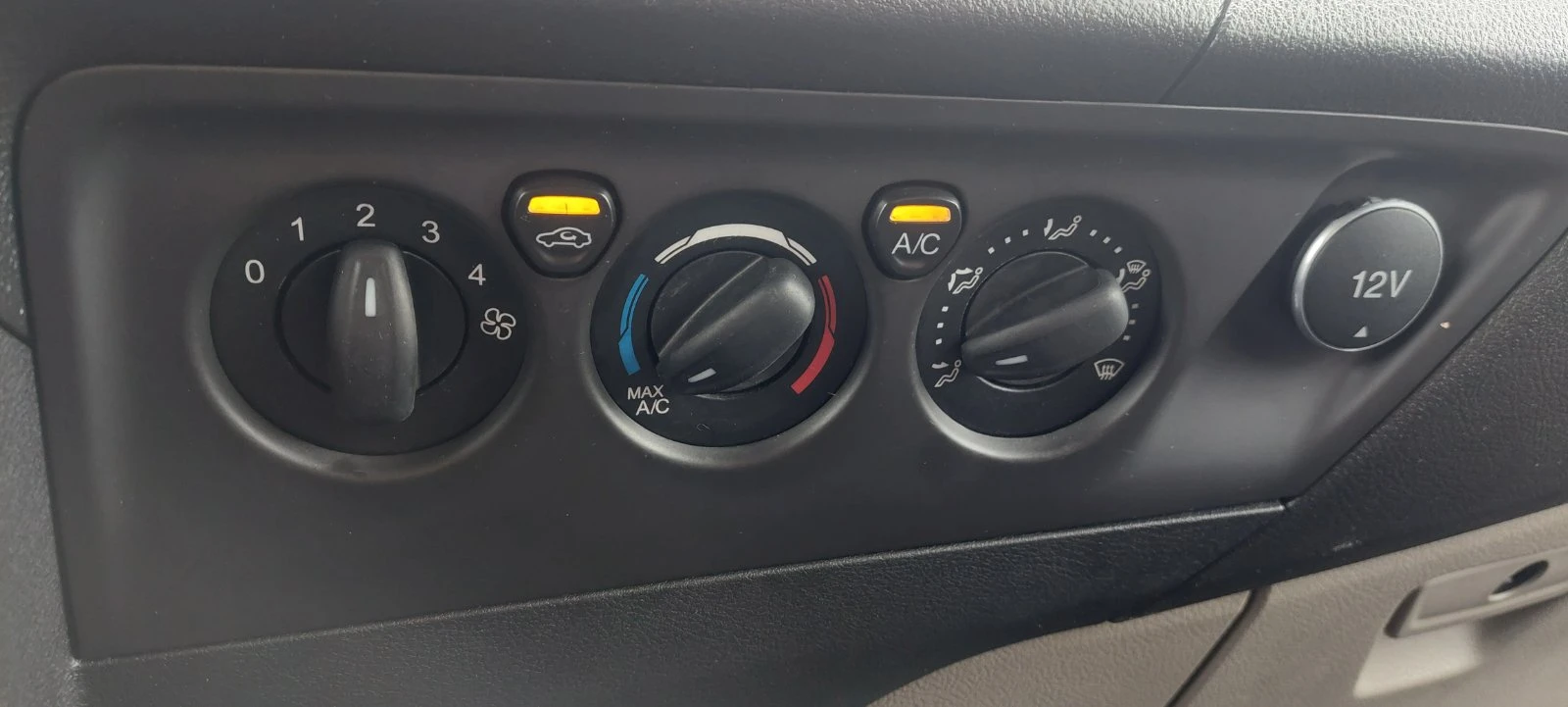 Ford Transit Custom 2.0 tdci клима, снимка 15 - Бусове и автобуси - 54283719