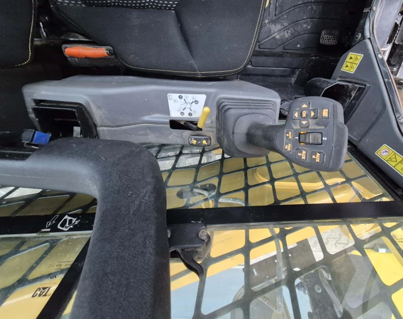 Мини челни товарачи Cat 265, снимка 12 - Индустриална техника - 52492542