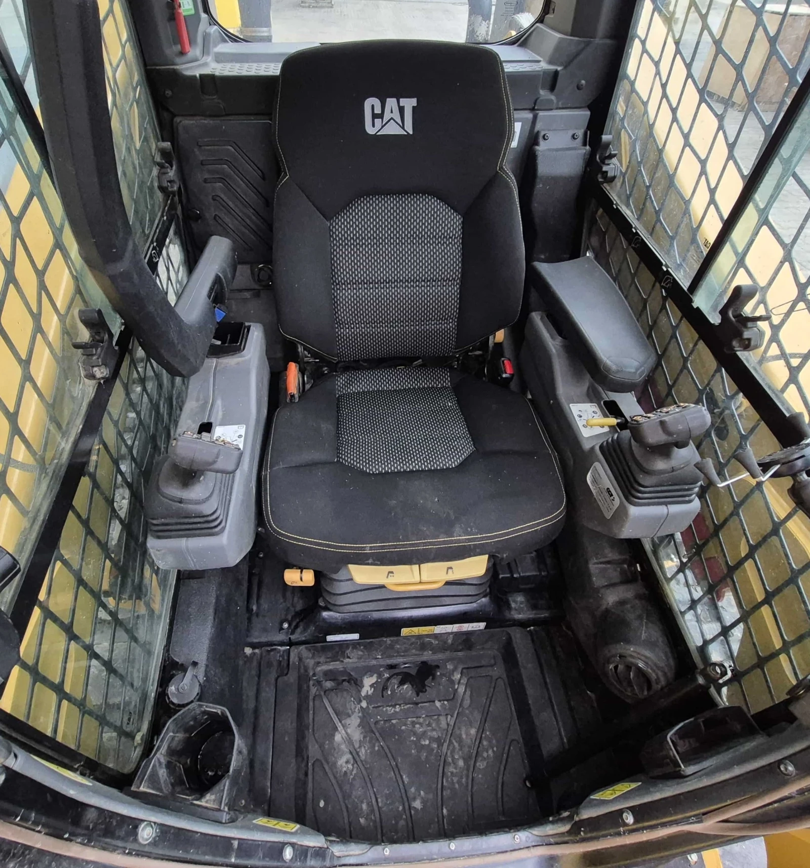    Cat 265 | Mobile.bg   11