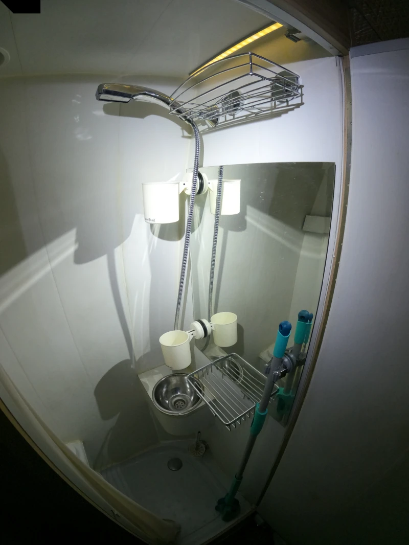 Кемпер LMC Cruiser 6m, снимка 4 - Каравани и кемпери - 50605137