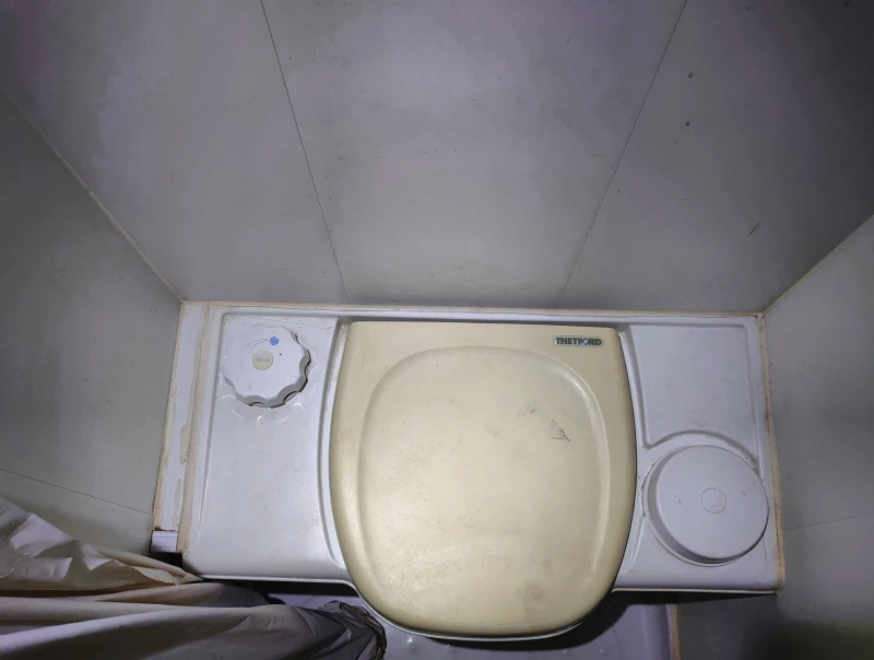 Кемпер LMC Cruiser 6m, снимка 6 - Каравани и кемпери - 50605137