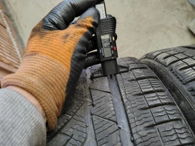 Гуми Зимни 235/35R19, снимка 3
