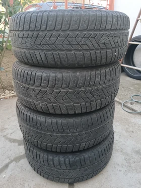 Гуми Зимни 245/45R18, снимка 1 - Гуми и джанти - 47628457