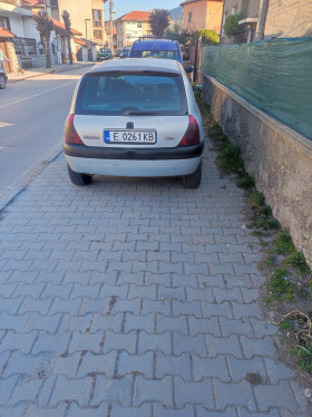 Renault Clio 1.4 16v, снимка 2 - Автомобили и джипове - 44958846
