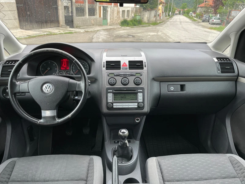 VW Touran 1.9TDI Facelift* 6ск* ParkAssist* Подгрев* EURO4* , снимка 9 - Автомобили и джипове - 46864078