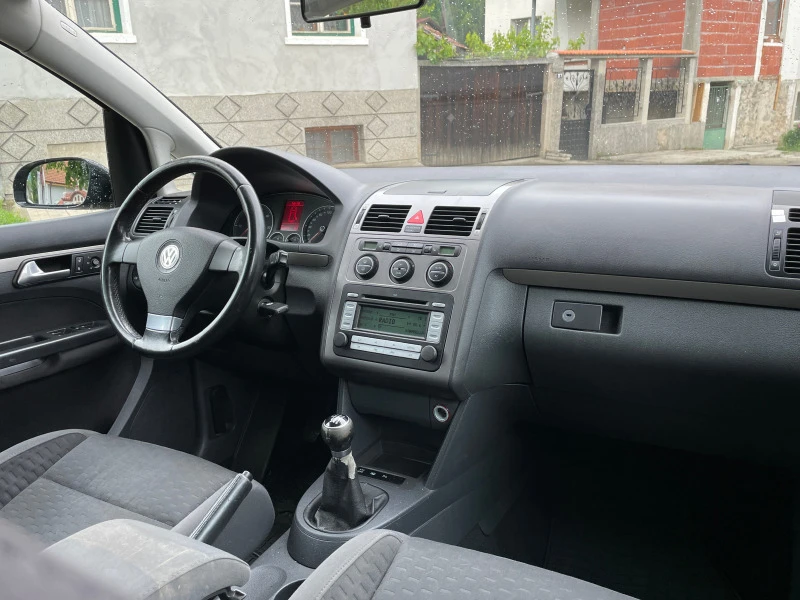 VW Touran 1.9TDI Facelift* 6ск* ParkAssist* Подгрев* EURO4* , снимка 10 - Автомобили и джипове - 46864078