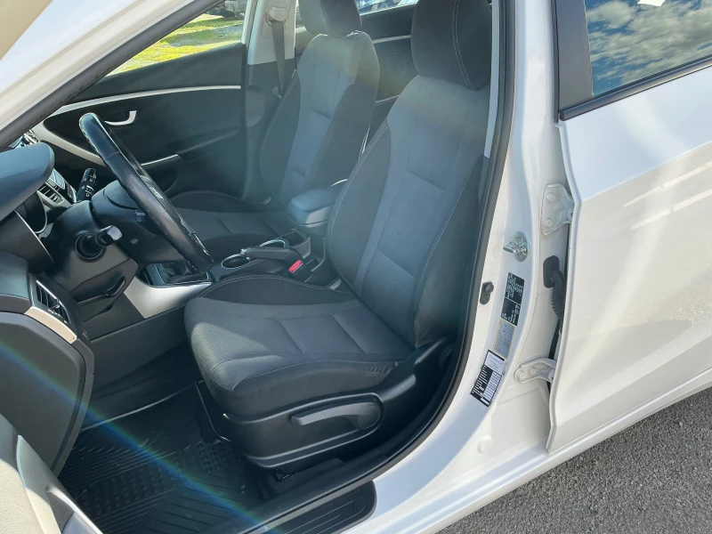 Hyundai I30 1.6 CRDI, снимка 13 - Автомобили и джипове - 52178226