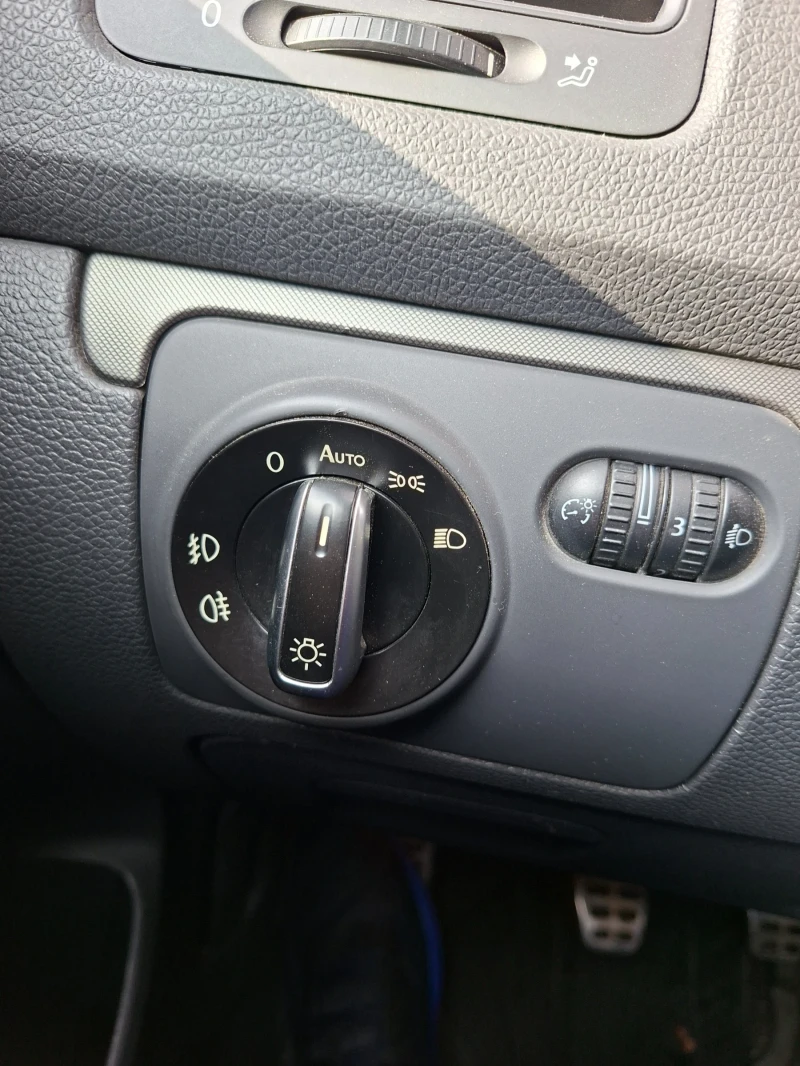 VW Golf 2.0 TDi, снимка 9 - Автомобили и джипове - 52481875