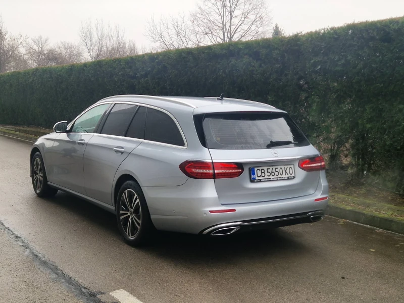 Mercedes-Benz E 220, снимка 9 - Автомобили и джипове - 53435738