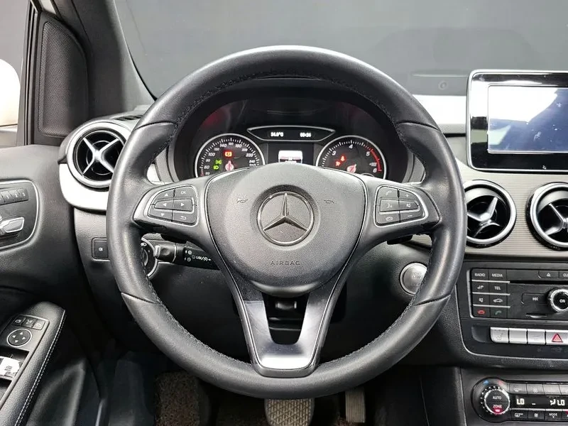 Mercedes-Benz B 200 2.0, снимка 13 - Автомобили и джипове - 54278354