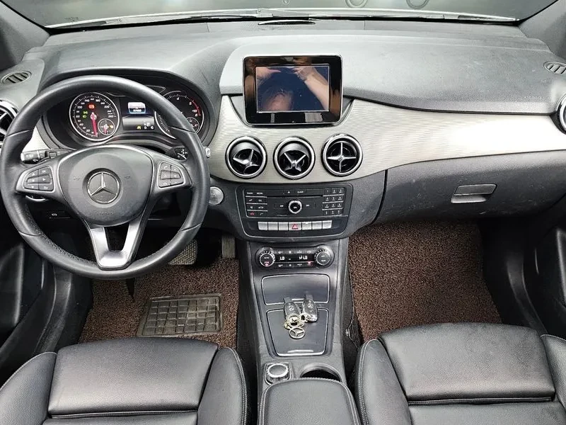 Mercedes-Benz B 200 2.0, снимка 7 - Автомобили и джипове - 54278354