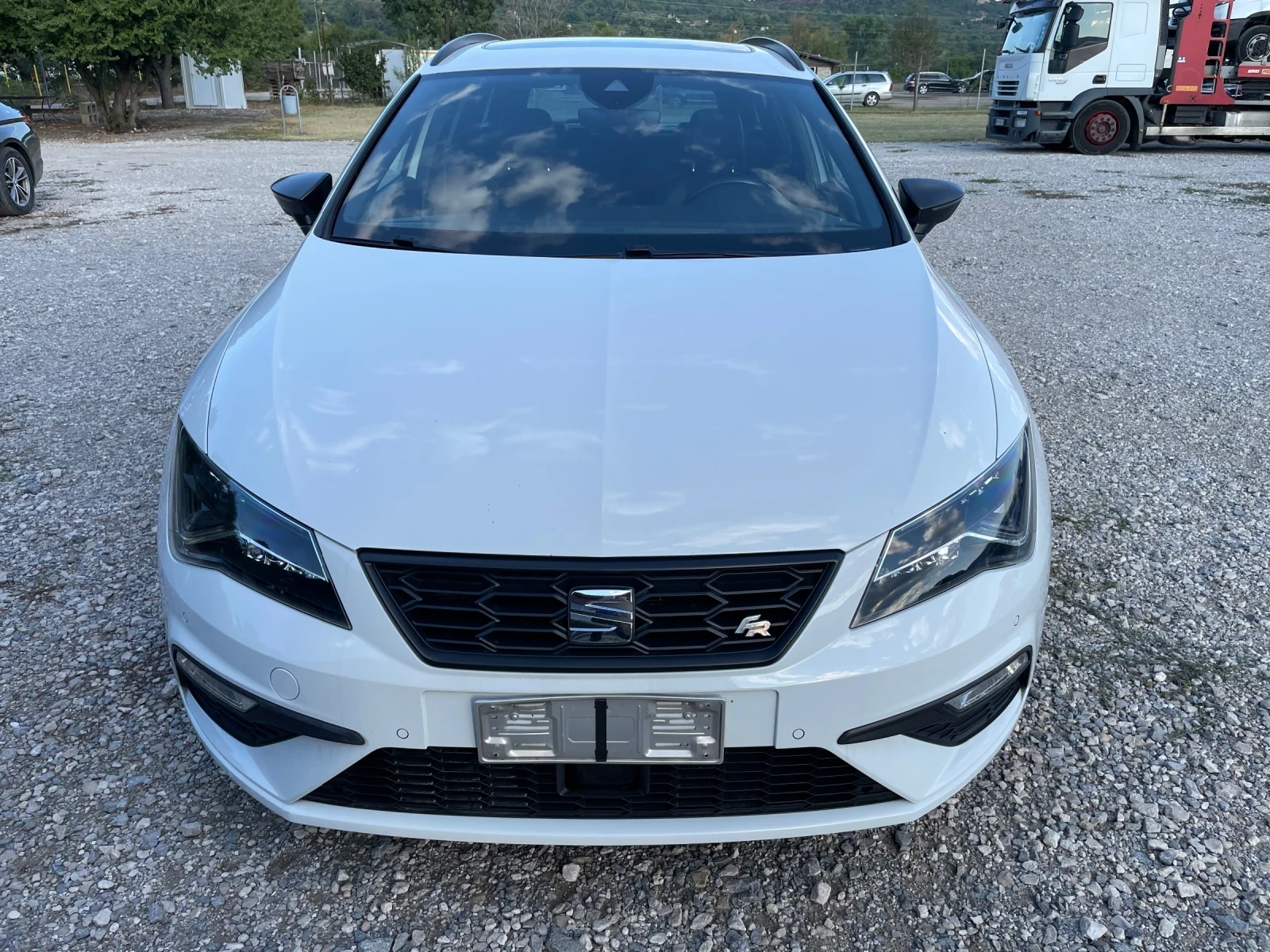 Seat Leon 2.0TDI-FR-Panorama-matrix-full - изображение 2