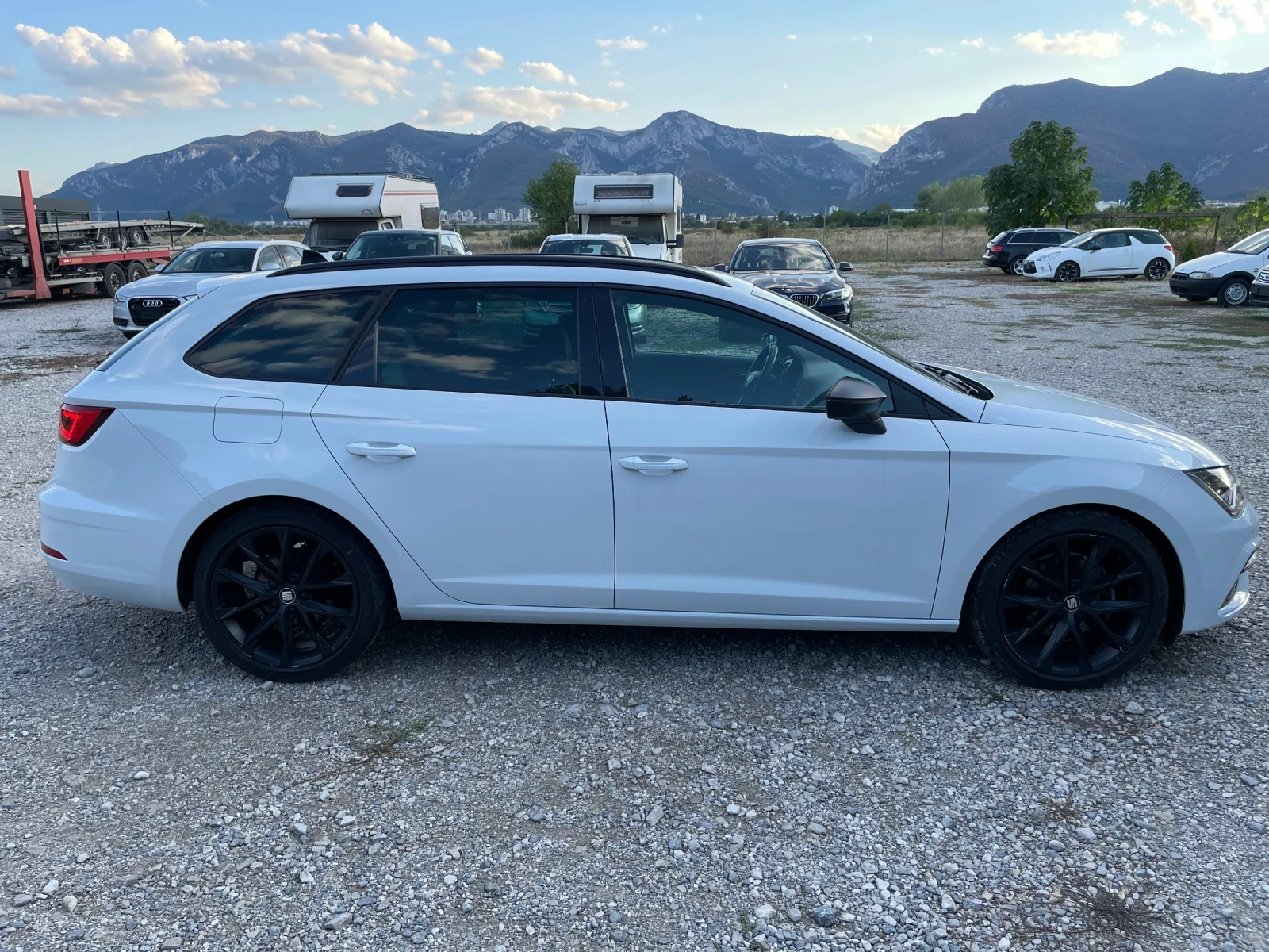 Seat Leon 2.0TDI-FR-Panorama-matrix-full - изображение 7