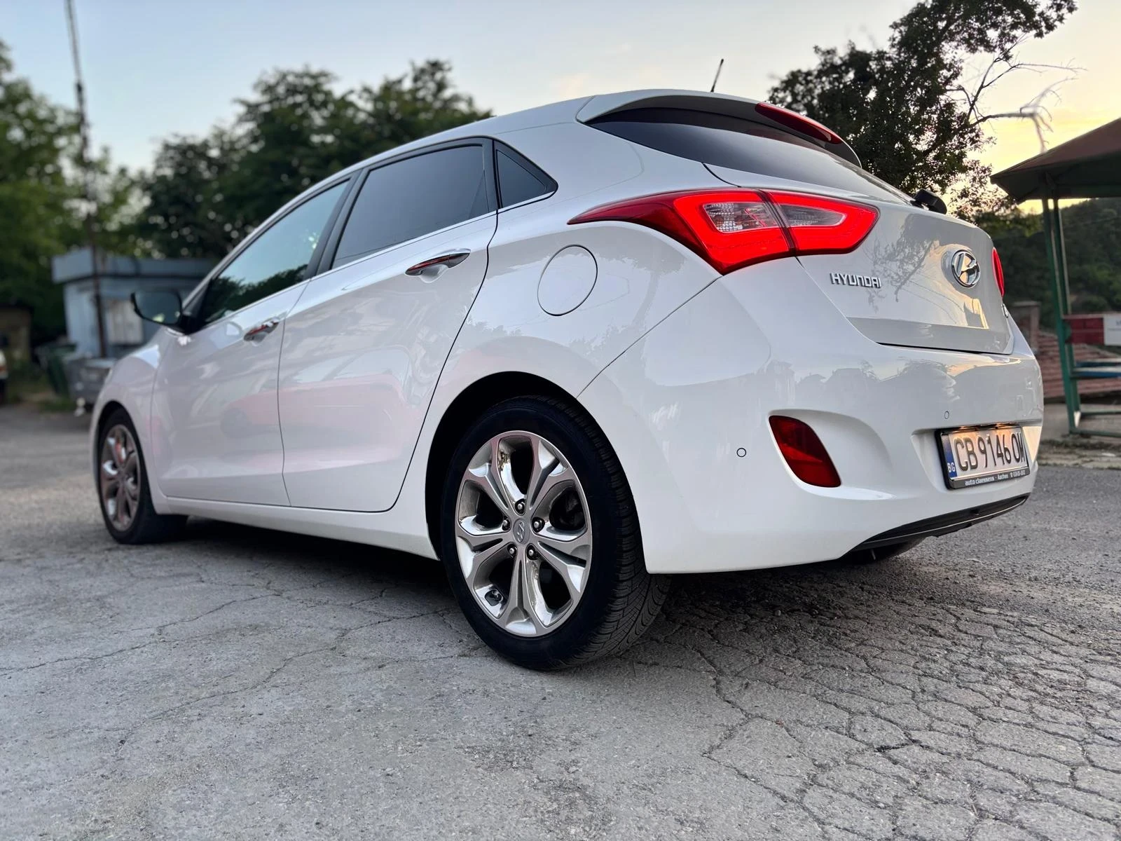 Hyundai I30 PANO KEYLESS LED NAVI, снимка 4 - Автомобили и джипове - 51796362