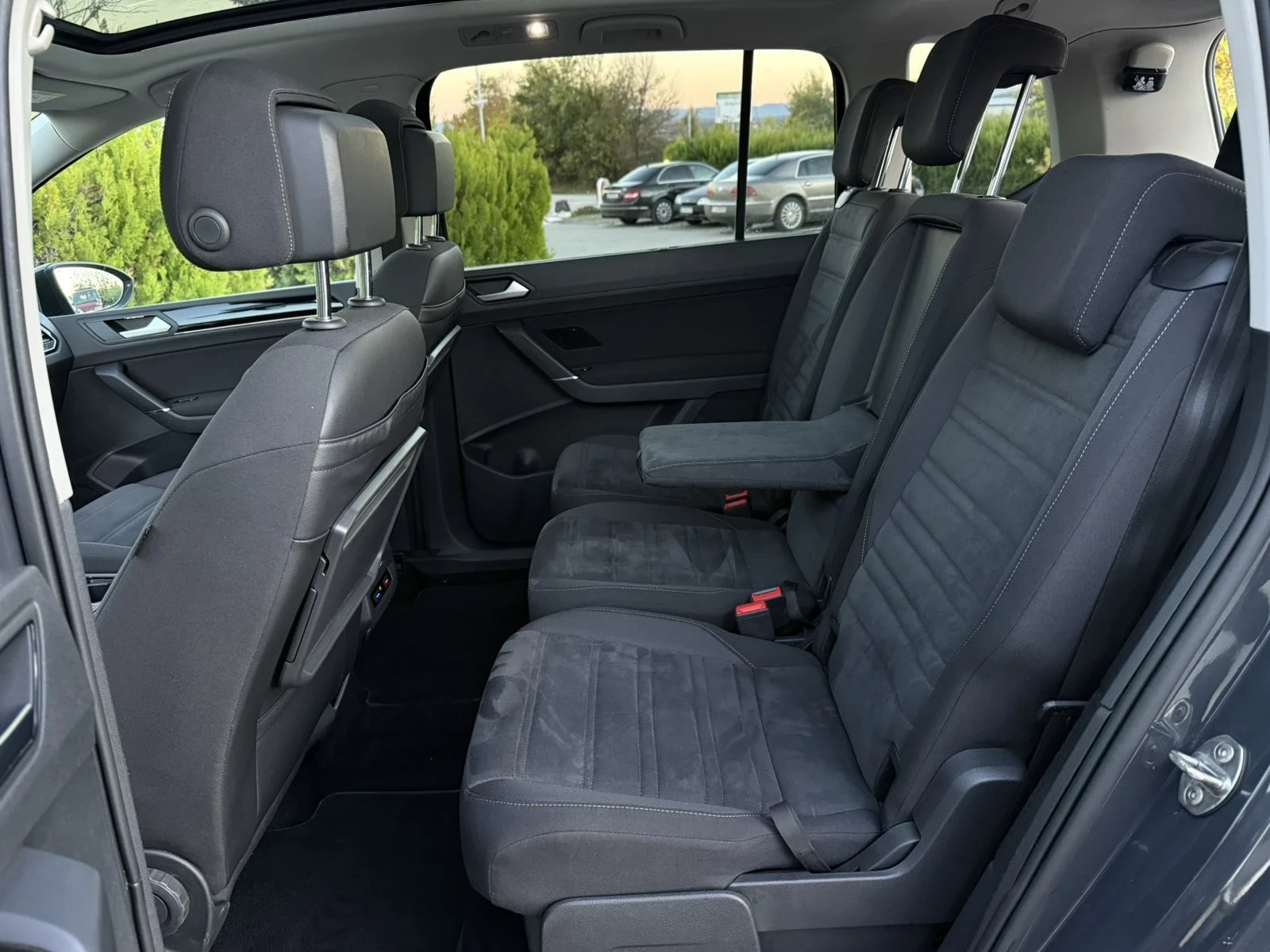 VW Touran 2.0TDI-150к.с./6+ 1 | Mobile.bg — изображение 11