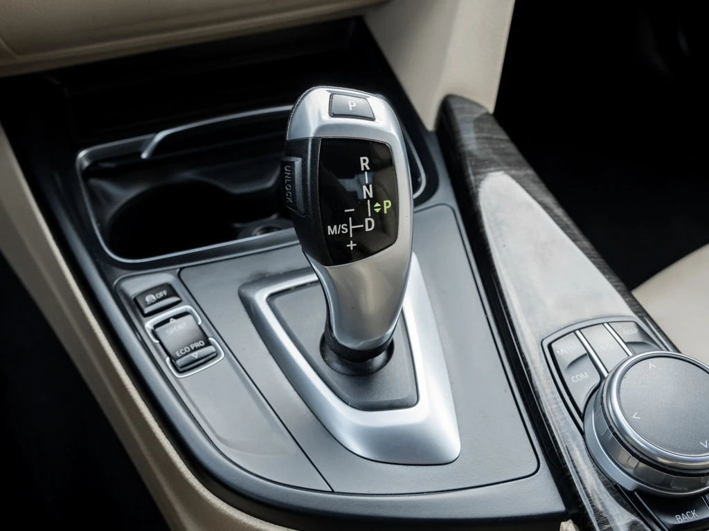 BMW 330 * xDrive AWD | Safety Certified | * C | Mobile.bg   16