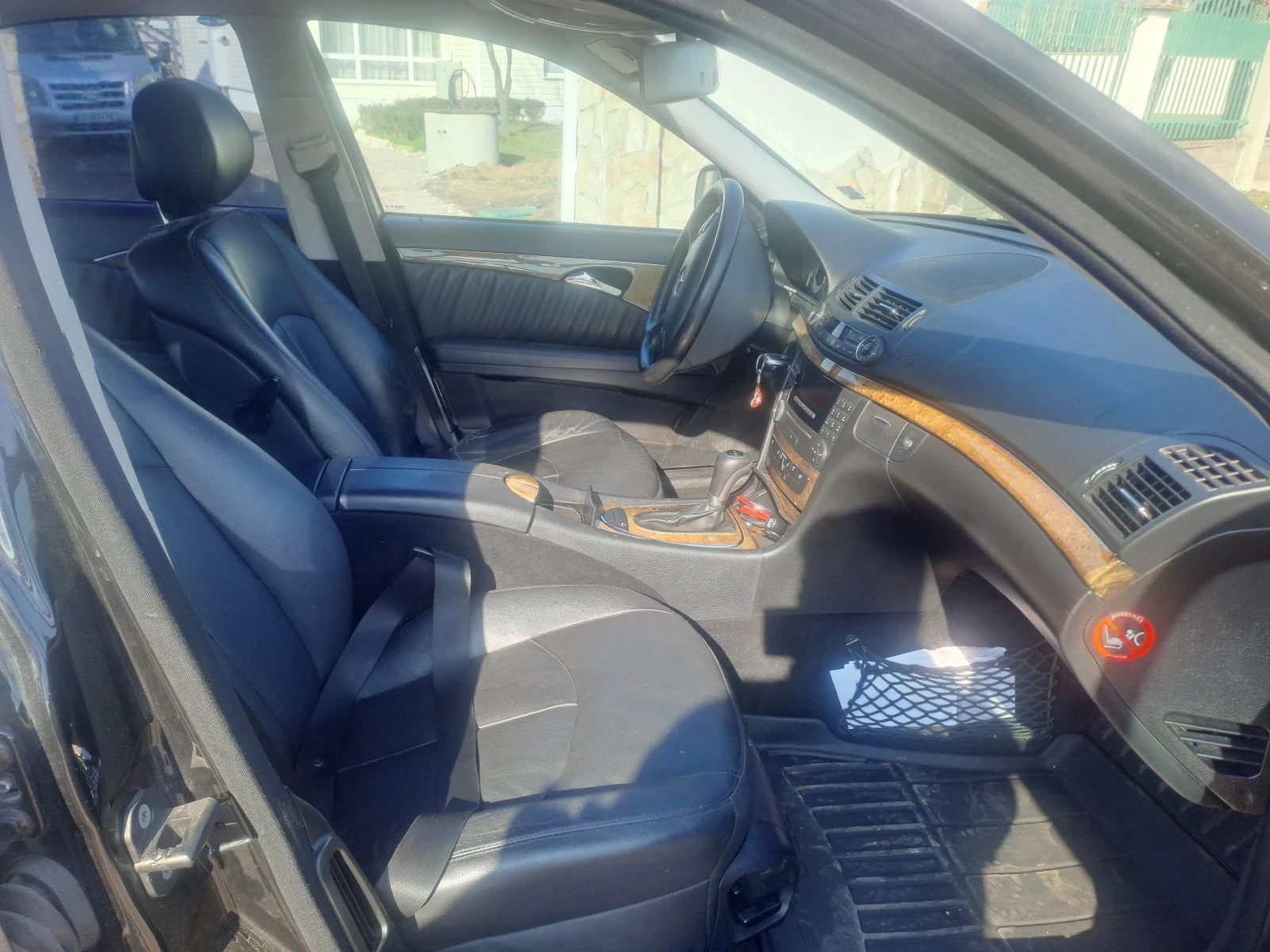 Mercedes-Benz E 220 Avangard, снимка 4 - Автомобили и джипове - 53735952