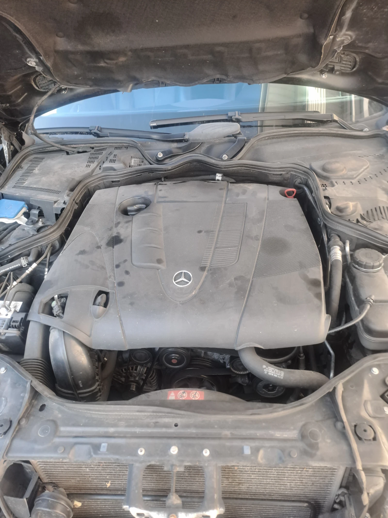 Mercedes-Benz E 220 Avangard, снимка 6 - Автомобили и джипове - 53735952