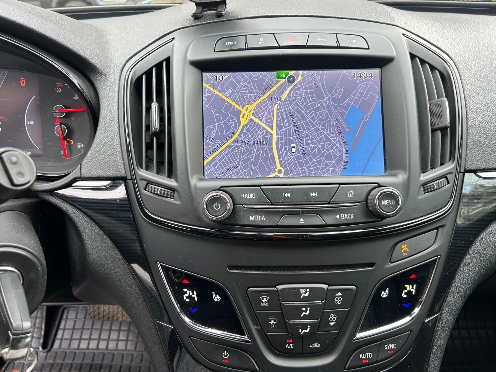 Opel Insignia 2.0 CDTI Sport Tourer 4x4, снимка 3 - Автомобили и джипове - 53894115