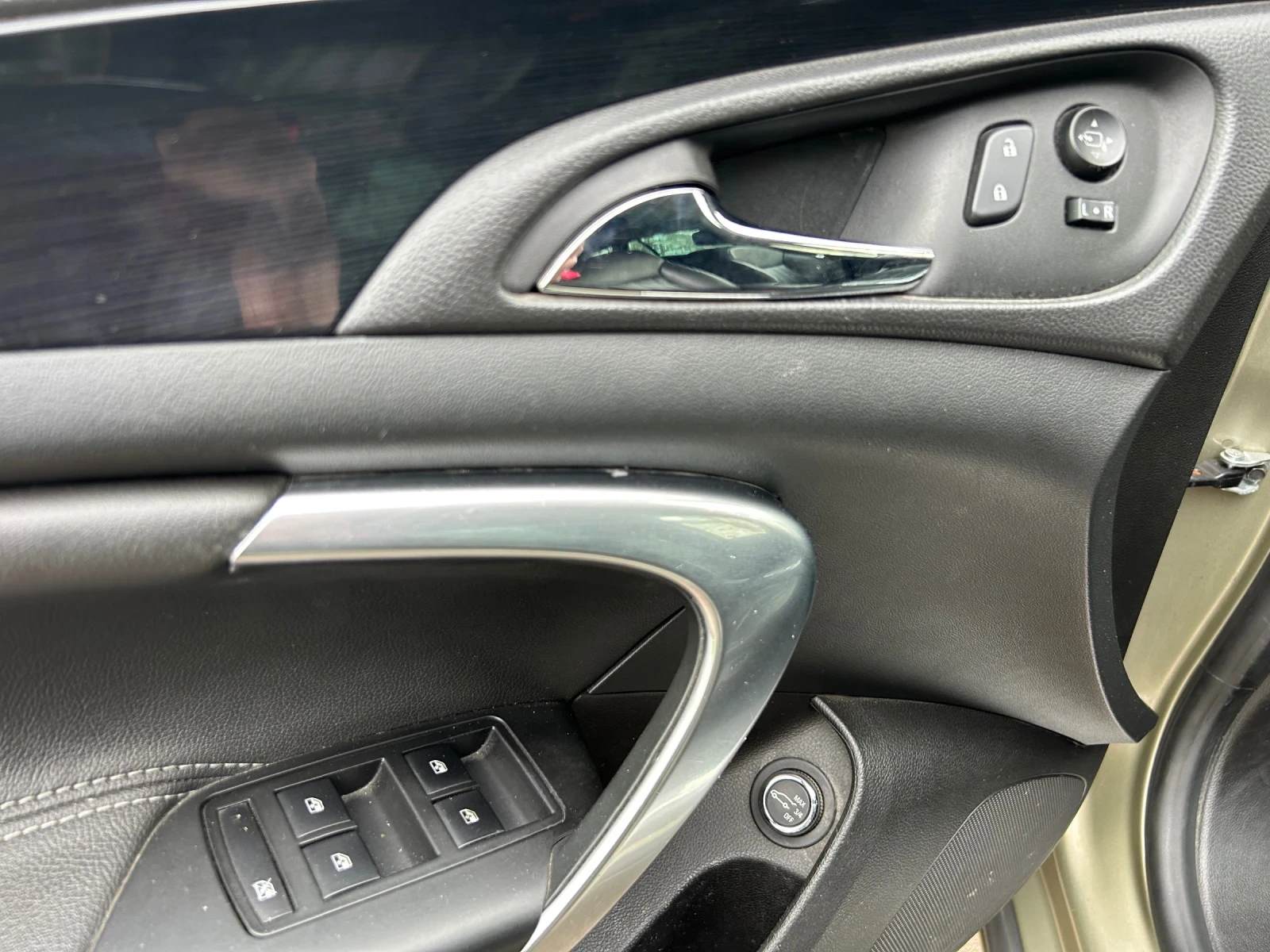 Opel Insignia 2.0 CDTI Sport Tourer 4x4, снимка 8 - Автомобили и джипове - 53894115