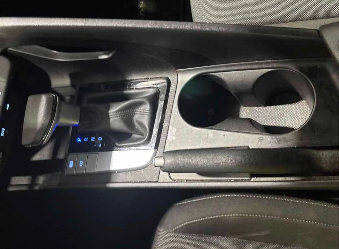 Hyundai Elantra * Essential * 2 КЛЮЧА* ПОДГРЕВ* KEYLESS* , снимка 16 - Автомобили и джипове - 53965463