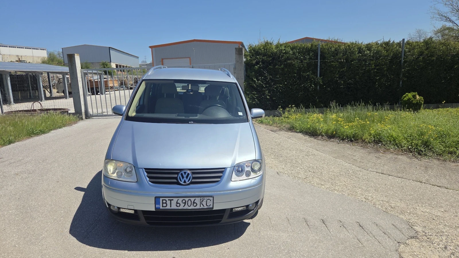 VW Touran 2.0 Газ/Бензин, снимка 2 - Автомобили и джипове - 54320758