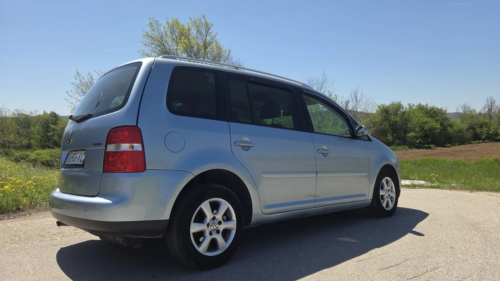 VW Touran 2.0 Газ/Бензин, снимка 5 - Автомобили и джипове - 54320758