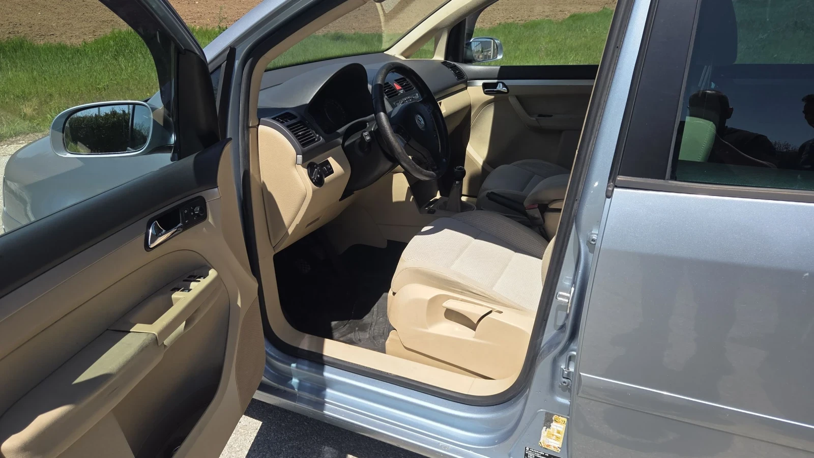 VW Touran 2.0 Газ/Бензин, снимка 10 - Автомобили и джипове - 54320758