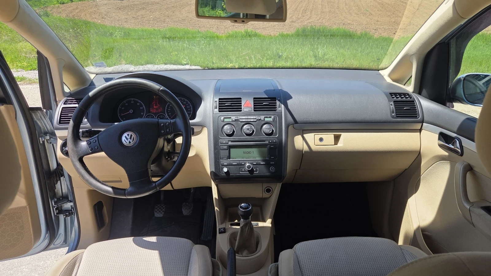 VW Touran 2.0 Газ/Бензин, снимка 9 - Автомобили и джипове - 54320758