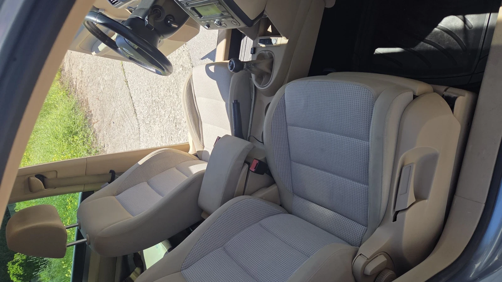 VW Touran 2.0 Газ/Бензин, снимка 12 - Автомобили и джипове - 54320758