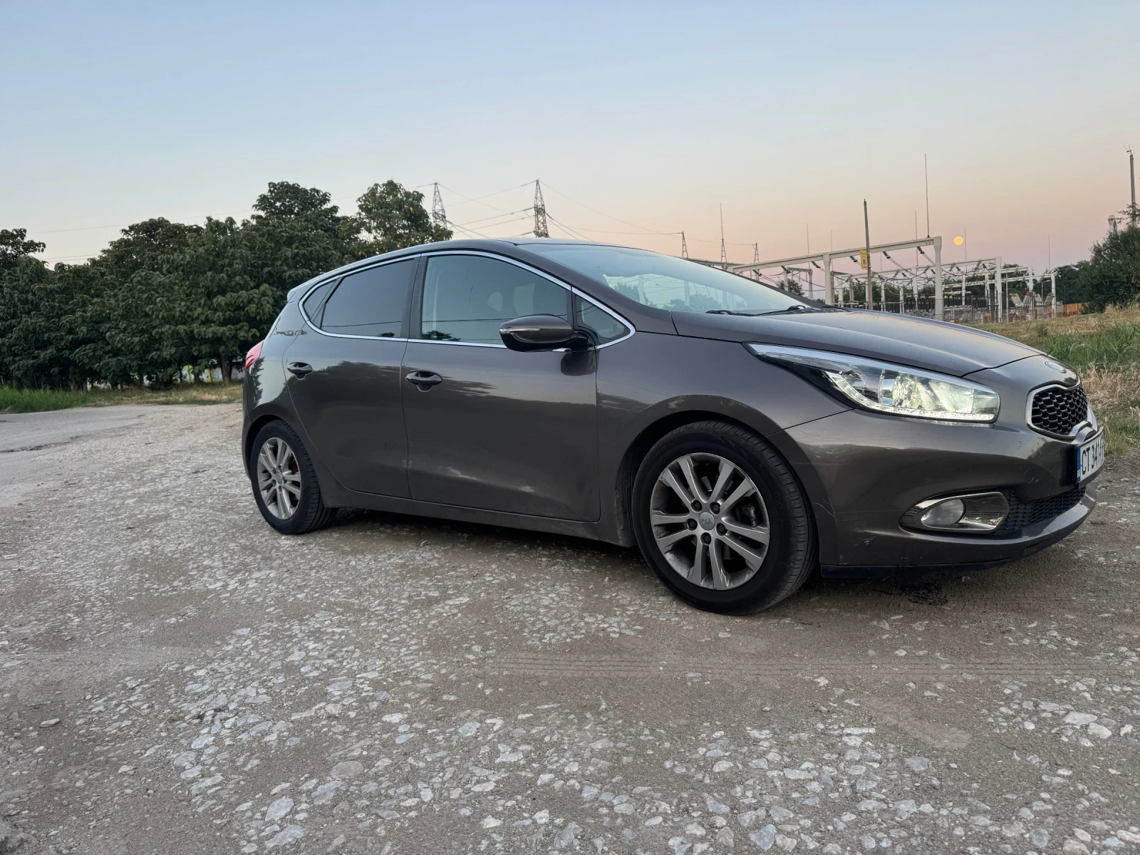 Kia Ceed 1.6 CRDI, снимка 2 - Автомобили и джипове - 55092395