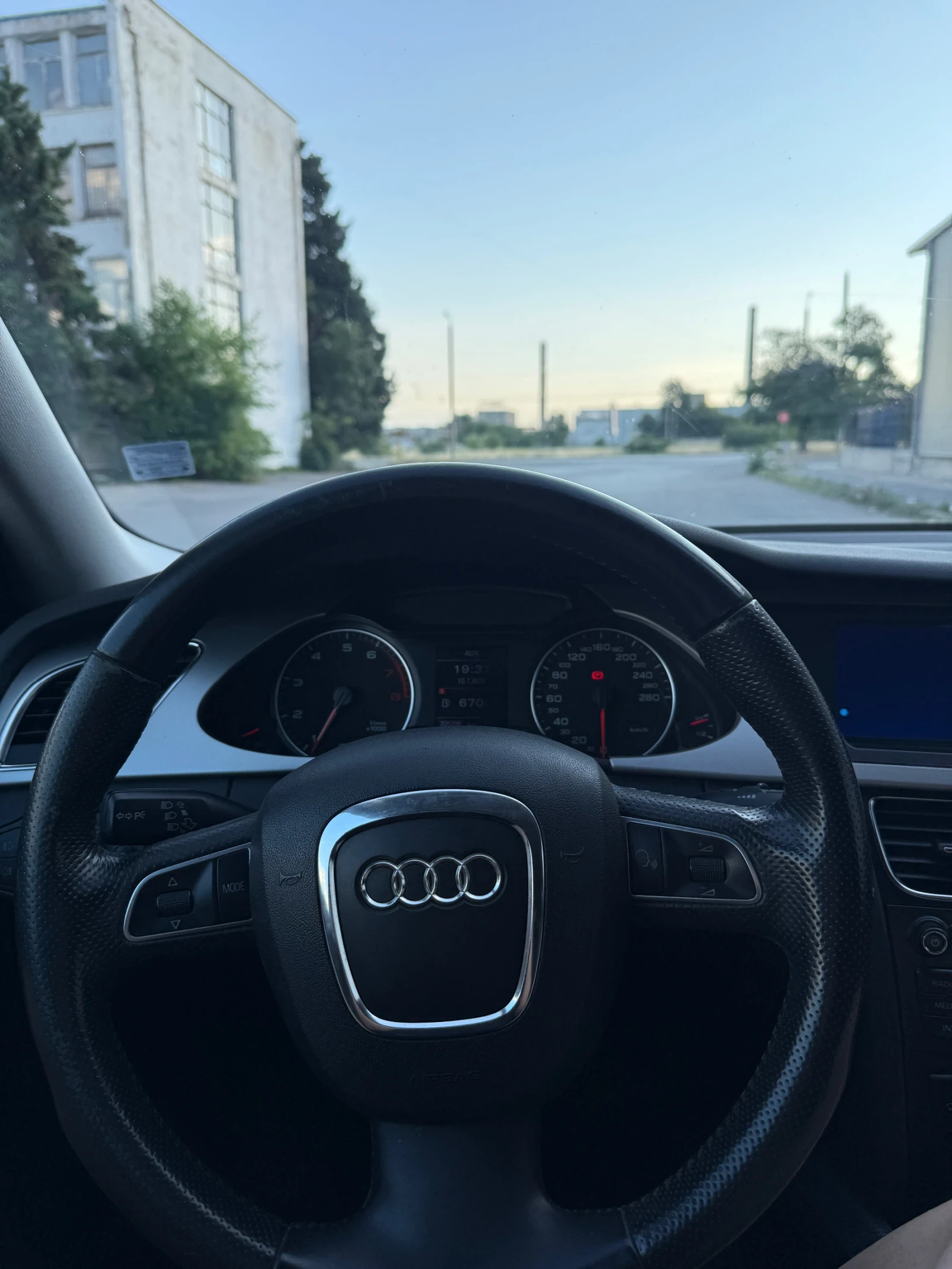 Audi A4 1.8 Tfsi, снимка 7 - Автомобили и джипове - 55236241