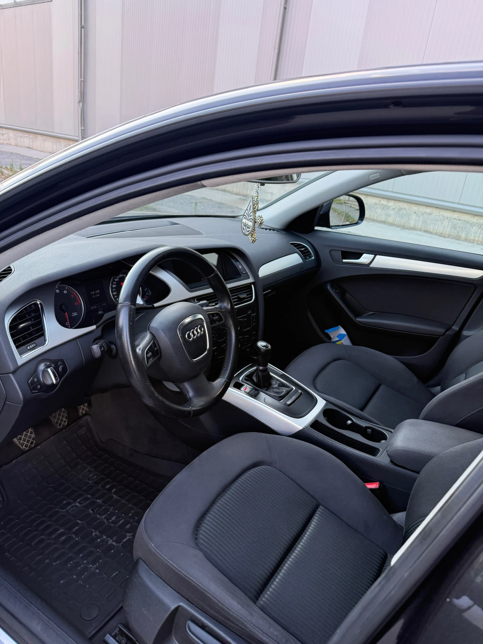 Audi A4 1.8 Tfsi, снимка 5 - Автомобили и джипове - 55236241