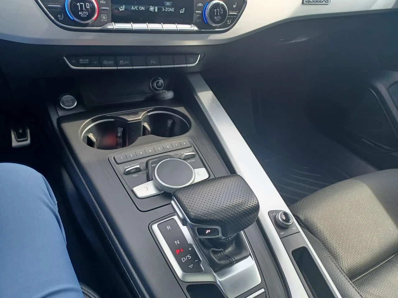 Audi A4 Technik * CARFAX * БЕЗ ПЪРВОНАЧАЛНА ВНОСКА, снимка 13 - Автомобили и джипове - 55310809